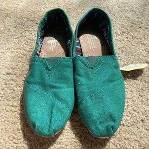 Tom’s Green Canvas Shoes NEW